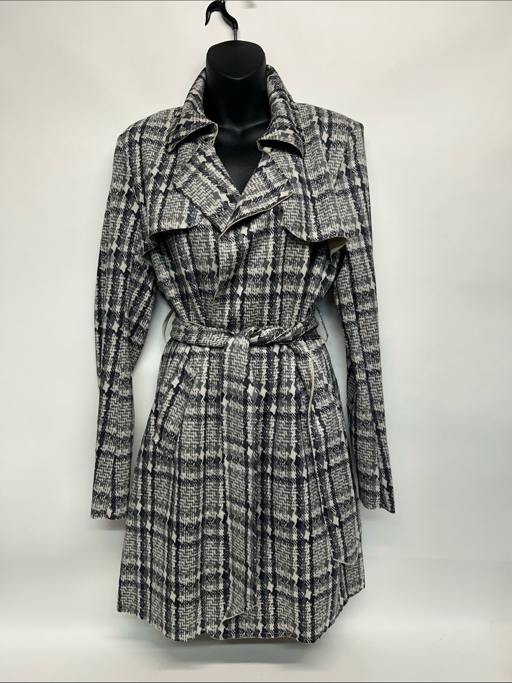 Solitaire Plaid Trench Coat - Black & Cream med tie waist NWT
